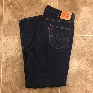 Like NEW Mens Levi’s 550 Dark Jeans. Size 40x34!